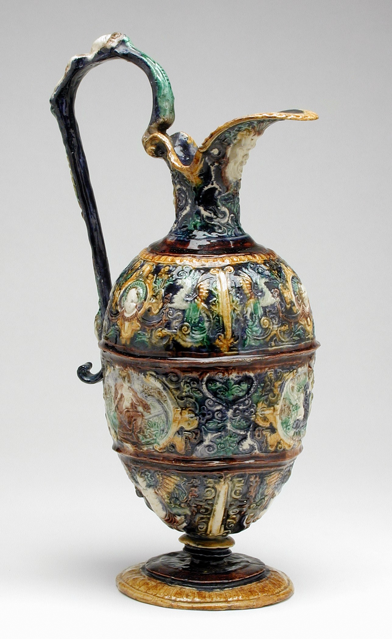 a large vase with two handles has paintings on the outside of it