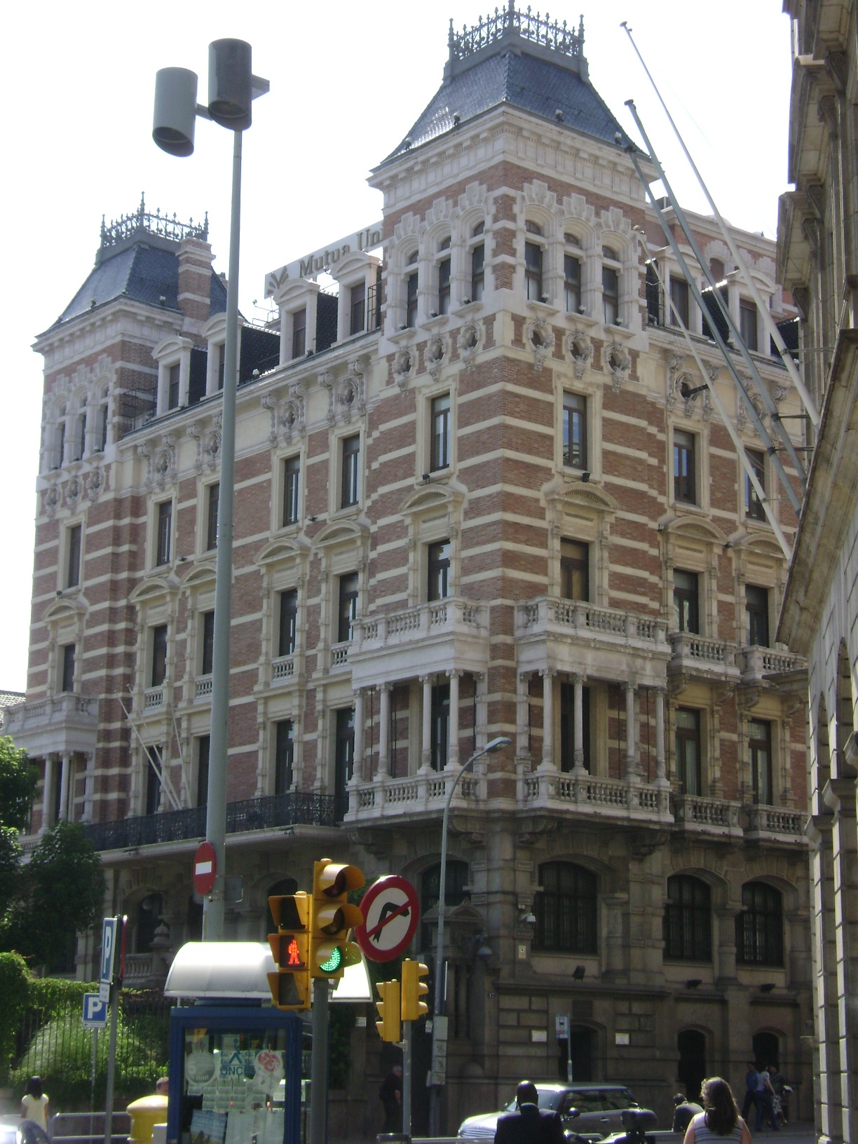 a big building sitting next to a traffic light