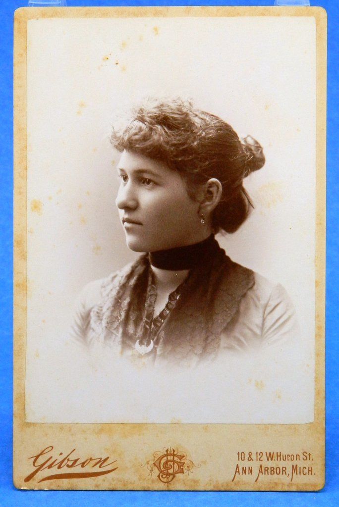 vintage looking po of woman in profile on a blue background