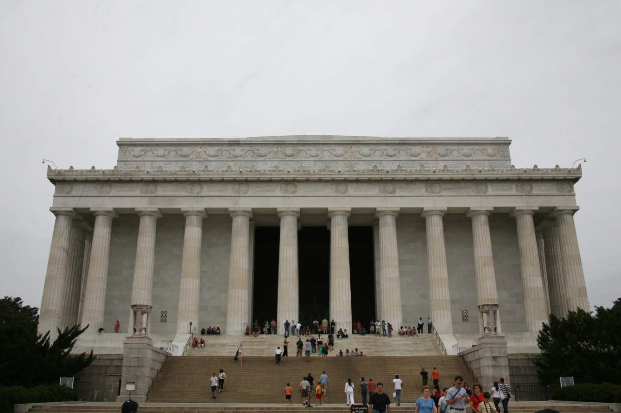 many people are standing outside a large memorial