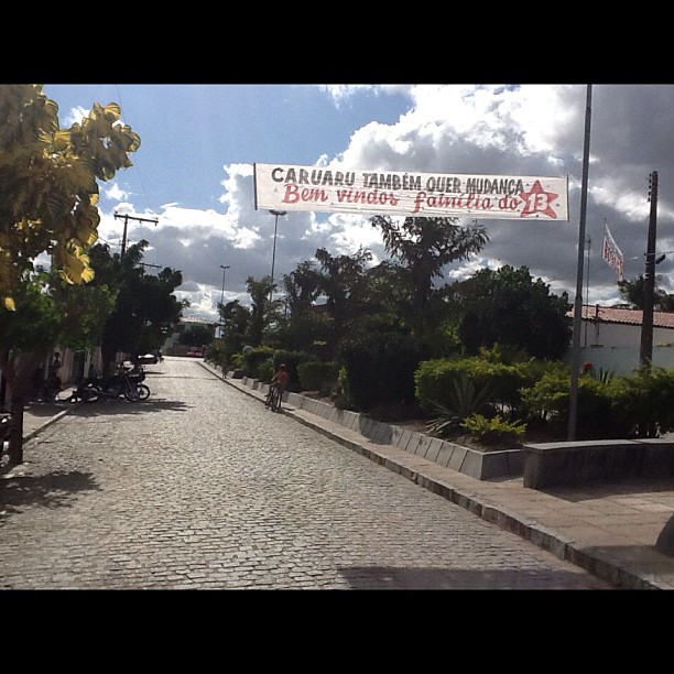 the sign on the street reads cauauaja haban que manara