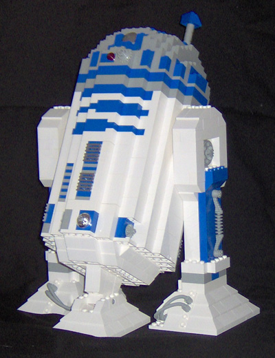 a toy of the droid in its lego package