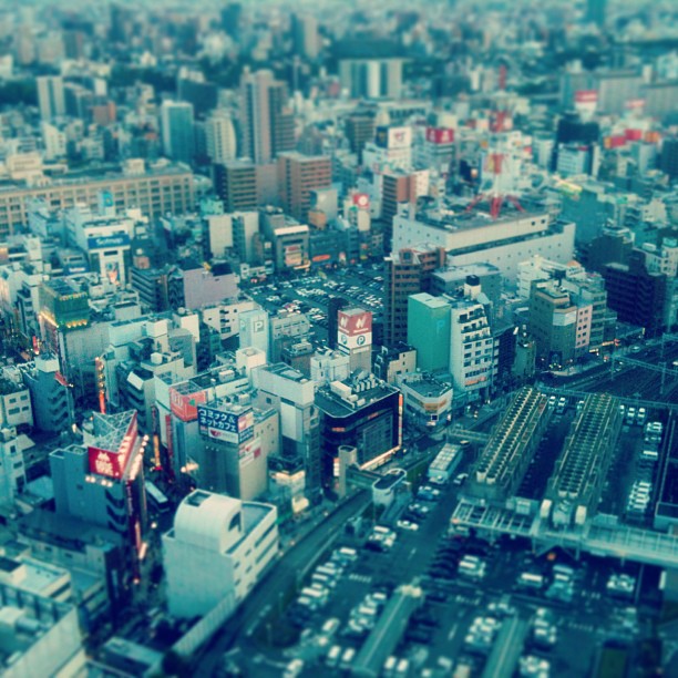 a busy city road with cars in it