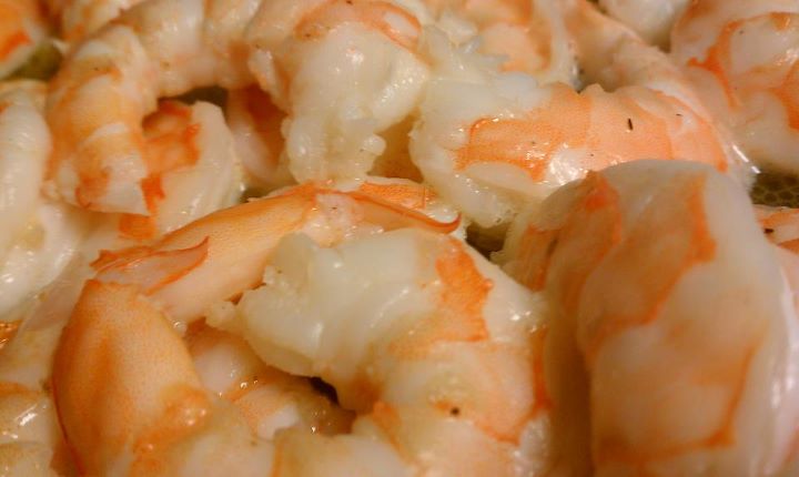 closeup s of raw shrimp being cooked in oil