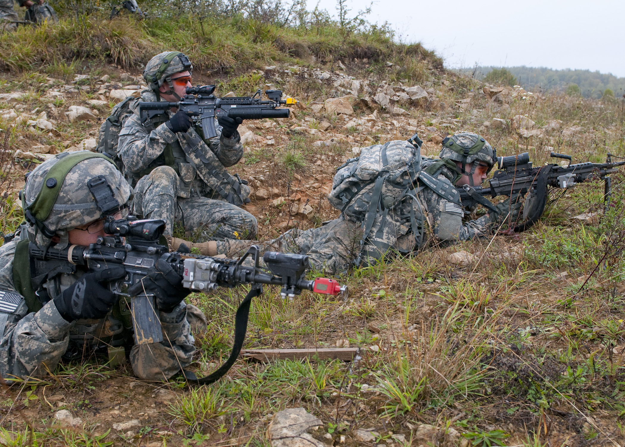 a group of soldiers from the us army are participating in an obstacle