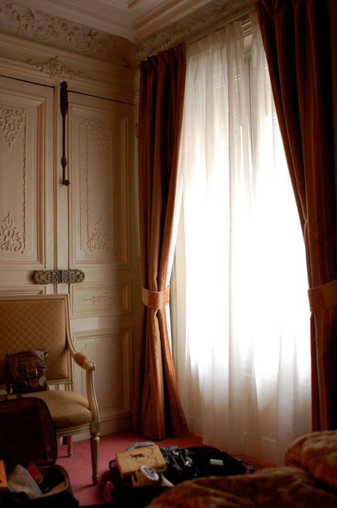 there are curtains, curtains in this room