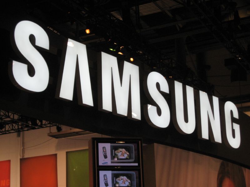 a sign saying samsung underneath a display in an exhibit hall
