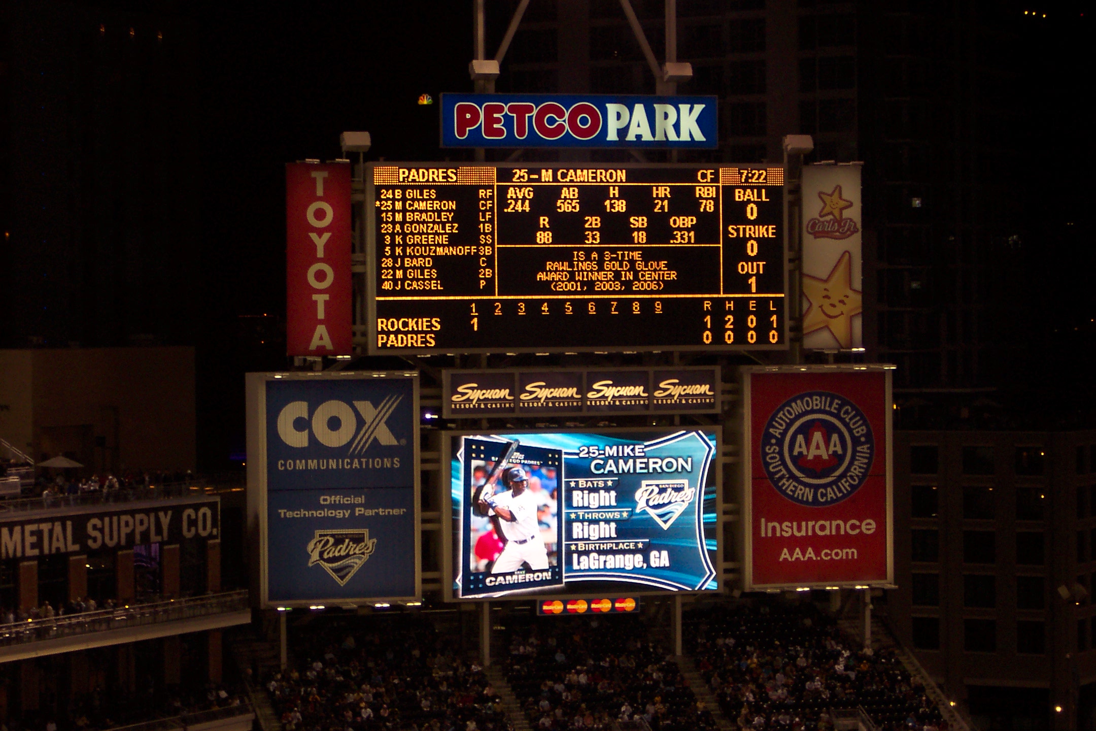 the scoreboard for petco park at night with its numbers and time