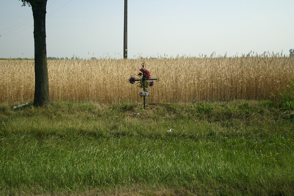 a sprinkle spewer is sitting in the middle of a field