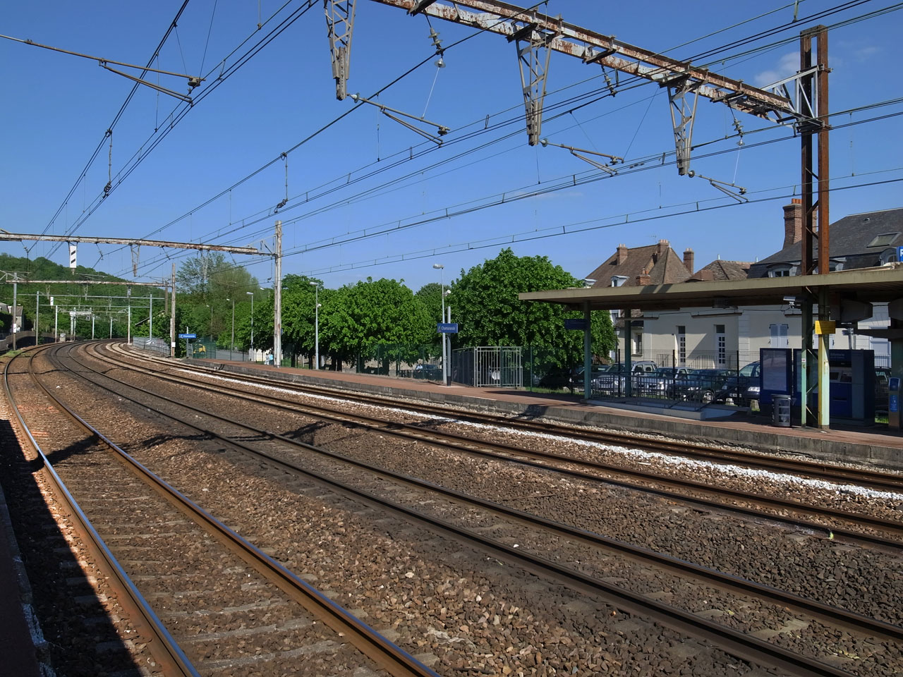 a train track that has been lined with electrical wires