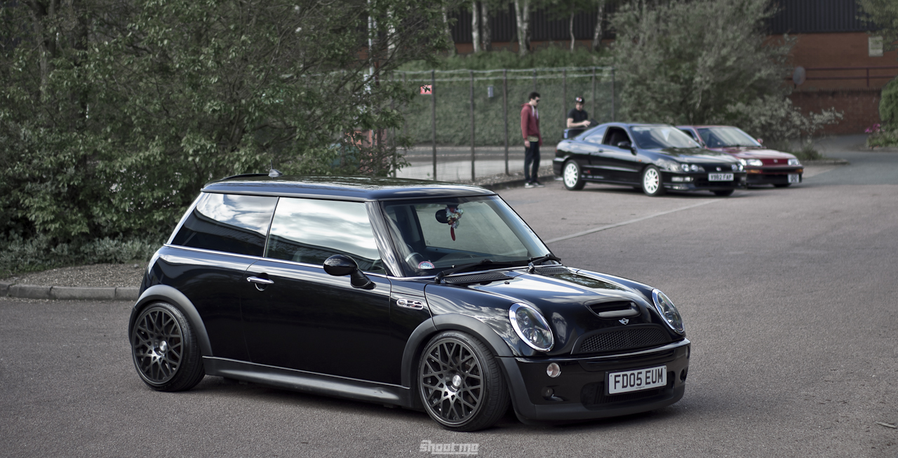 the black mini in front of two silver minis