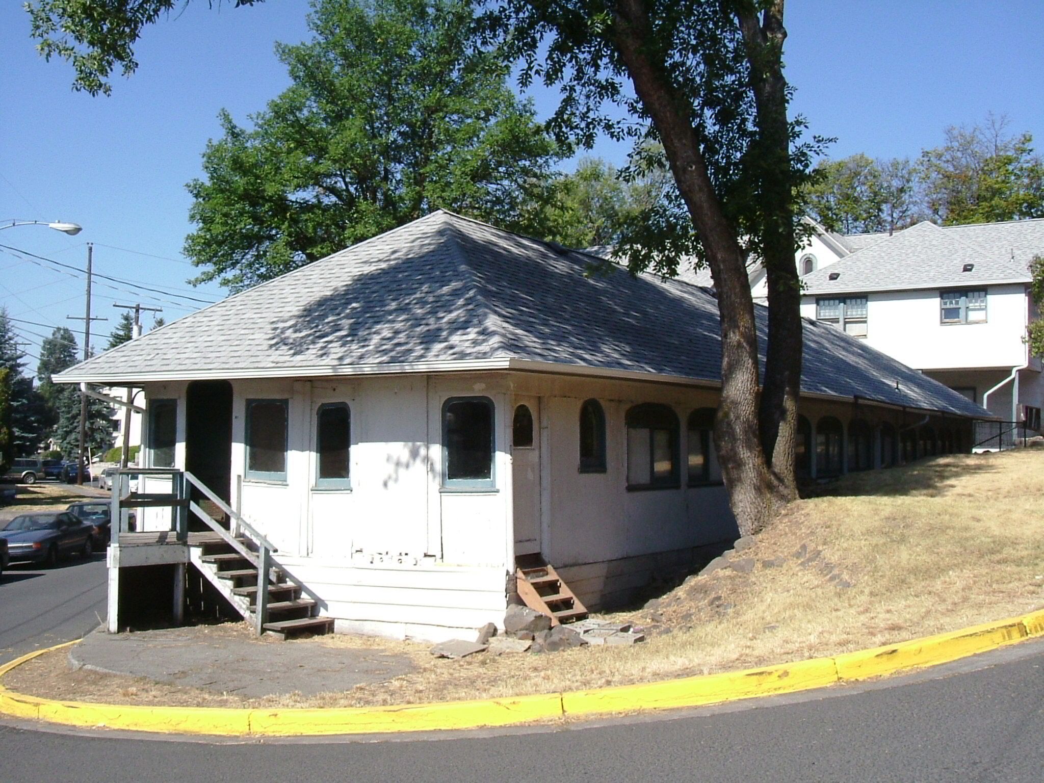 small building near the street near a tree