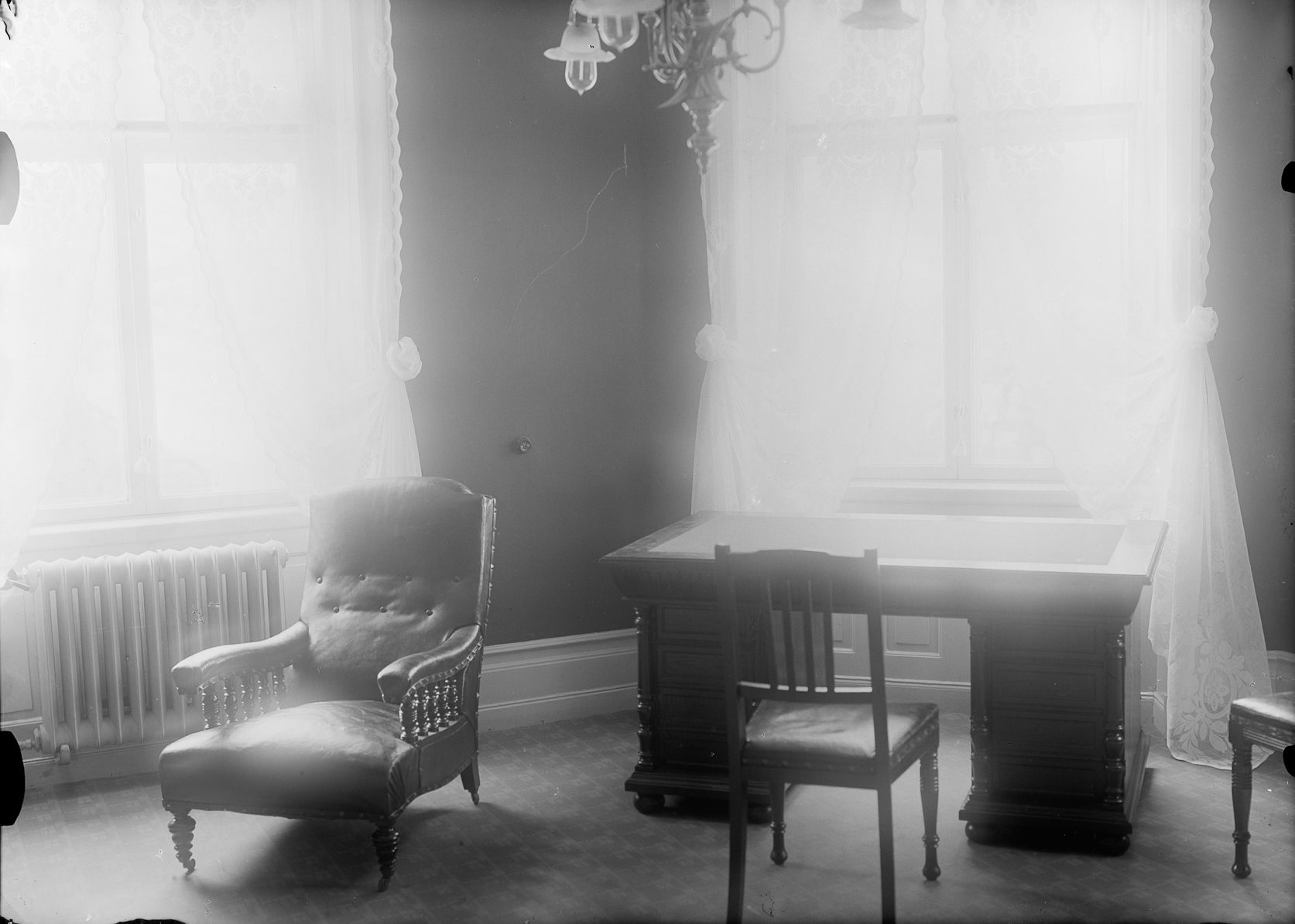 two chairs sitting side by side in a room