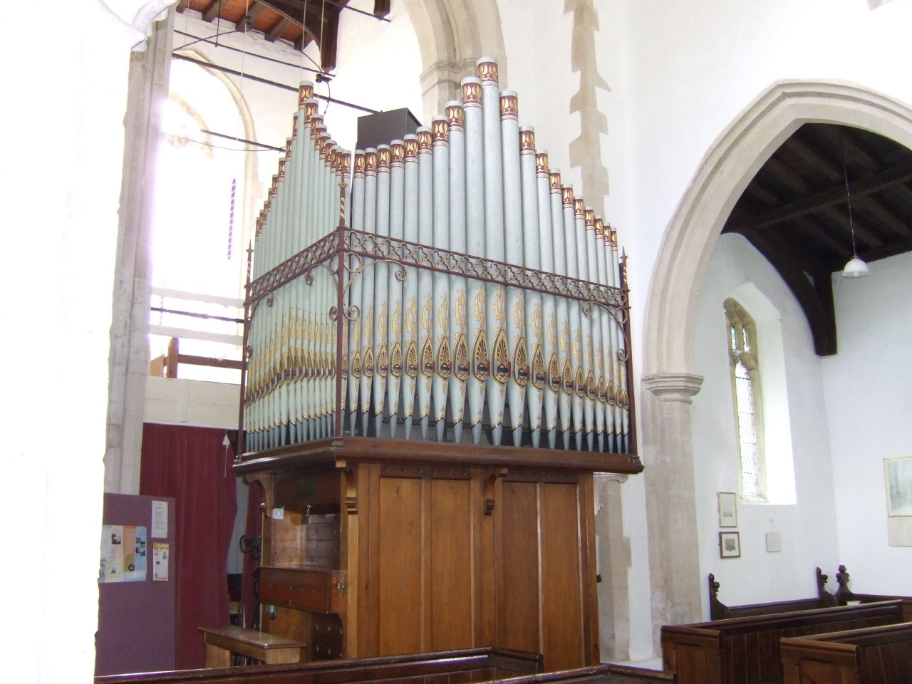 a pipe organ sitting in the middle of a church