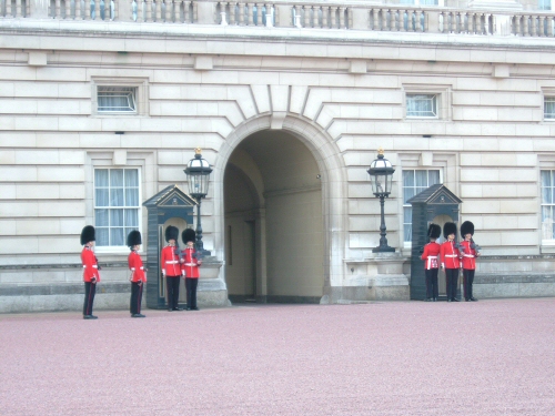 guard of the guards in red uniforms outside a building