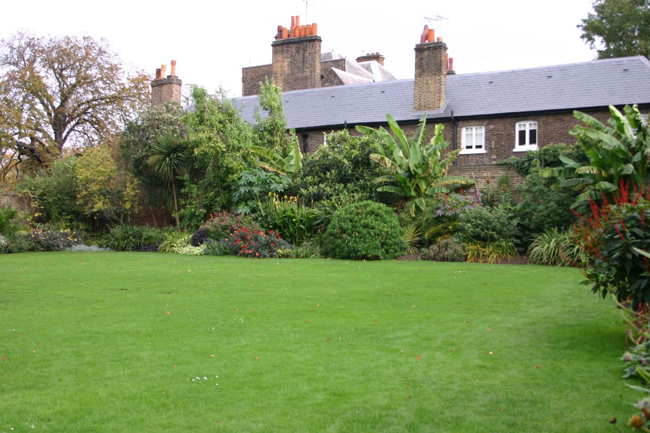 an image of a nice lawn setting in a park