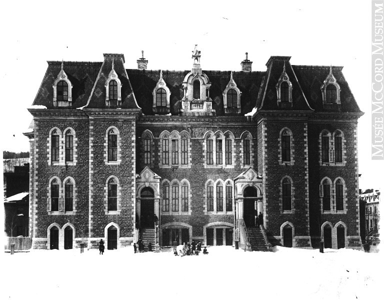 a black and white picture of a building