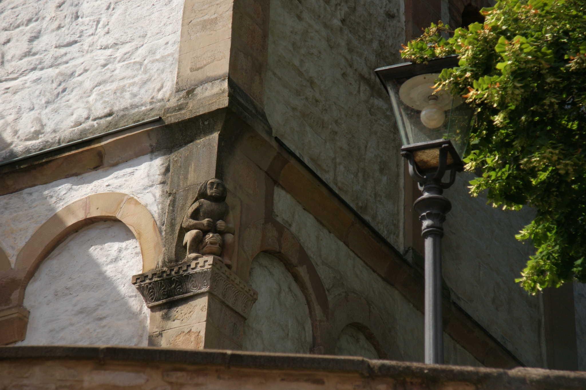 there are statues and a street light attached to a stone building