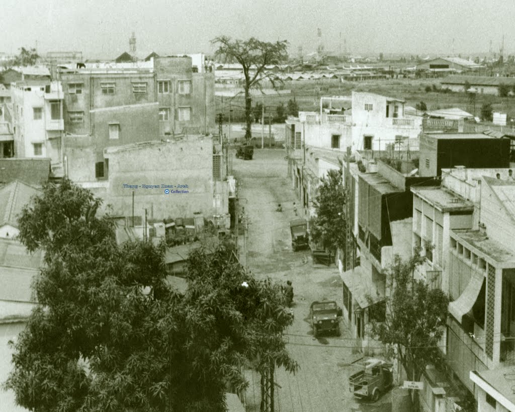 an old view of a street filled with buildings