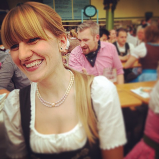 a smiling woman with a smile in a restaurant