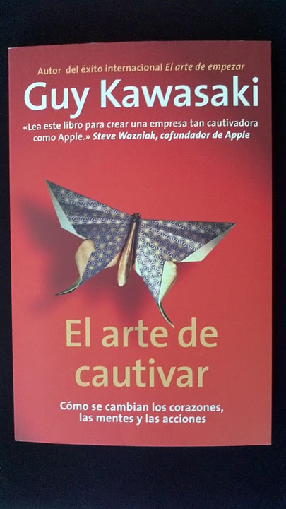 a book on the back cover of the spanish version of el arte de cautatar
