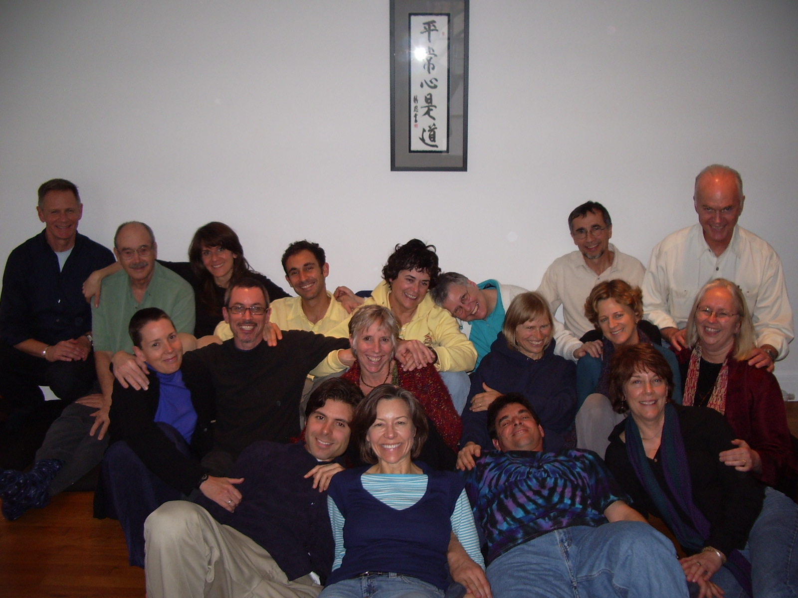 an image of a large group of people that are together