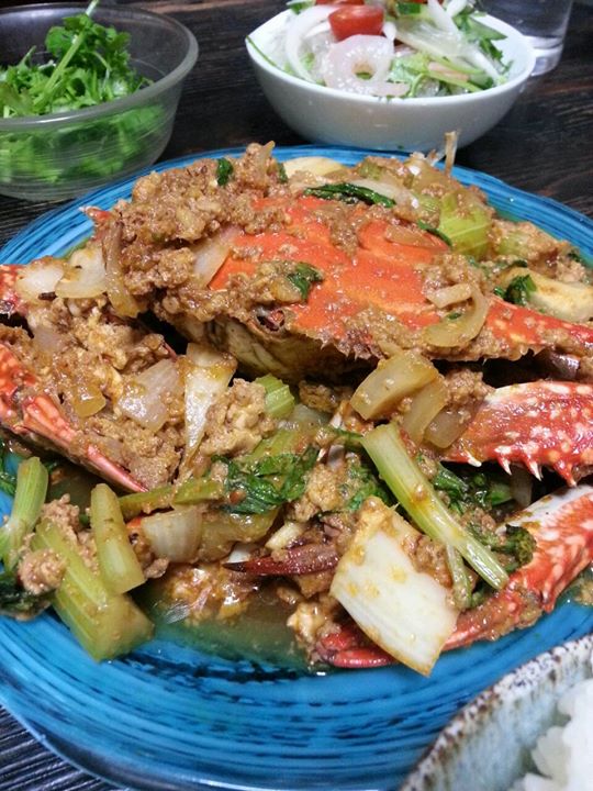 a pile of crabs on top of blue plate