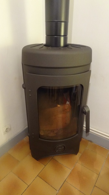a small stove that has a lite on top of it