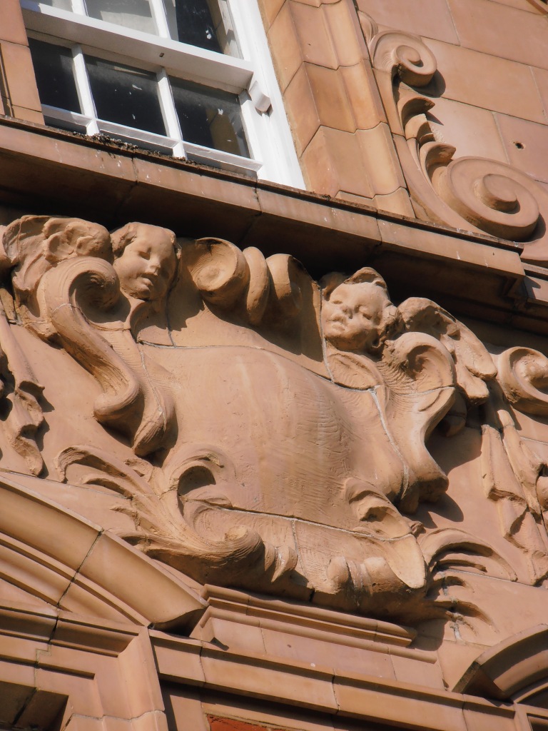 a sculpture is shown on the side of a building