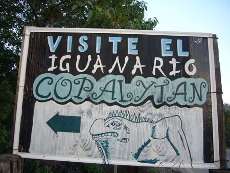 a sign that says visite el iguavario correfian