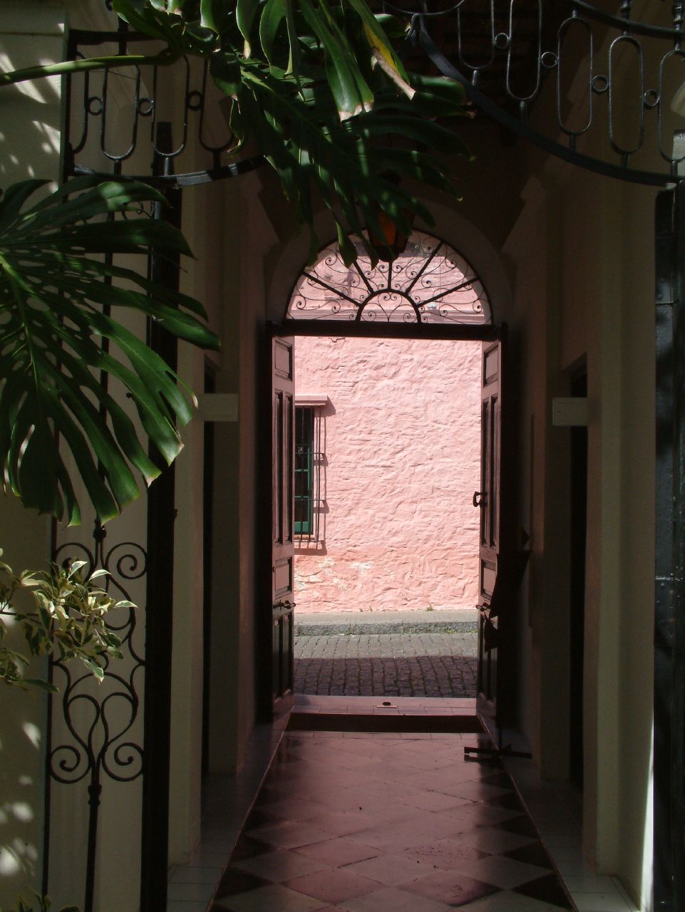 a large arch is seen from the end of a hallway