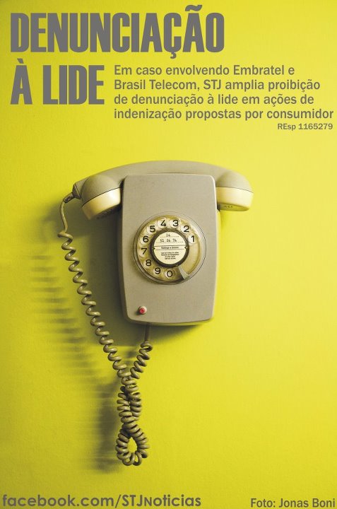 an old - fashioned phone with an advertit in spanish