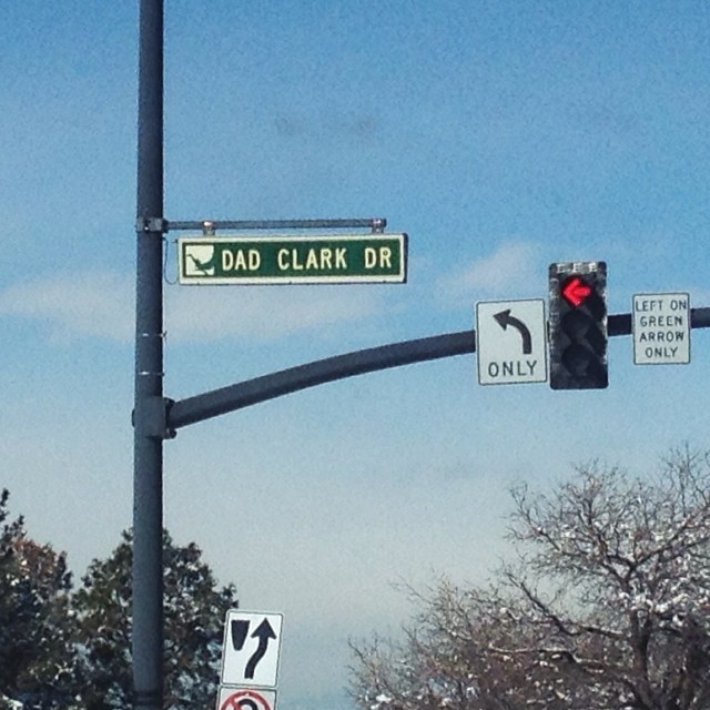 the traffic light on the corner of clark dr and old town
