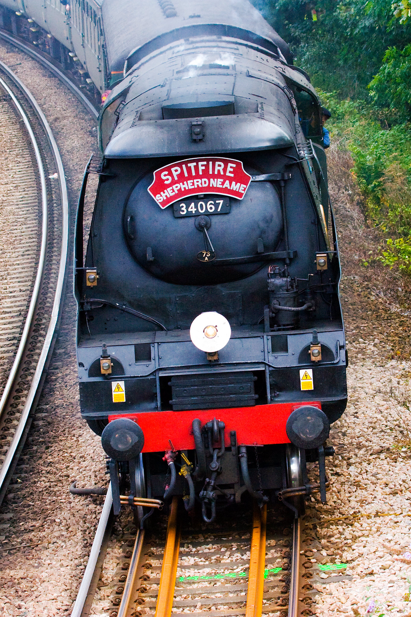 a train moving down some train tracks