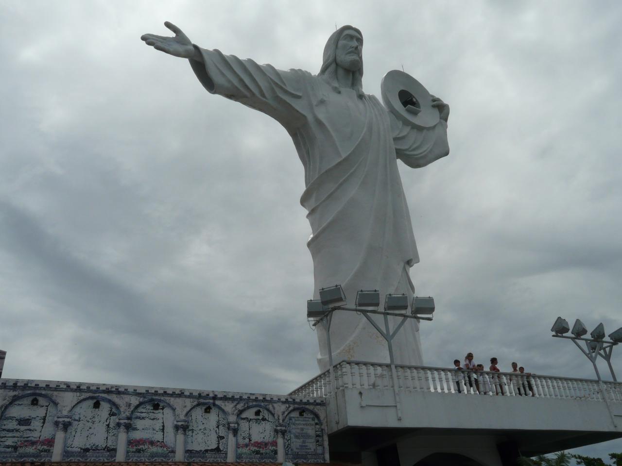 there is a statue of jesus on the bridge