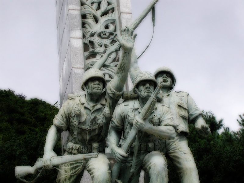 the statues depict soldiers from the war and holding weapons