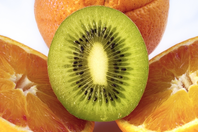 sliced kiwi fruit showing the middle part of the fruit