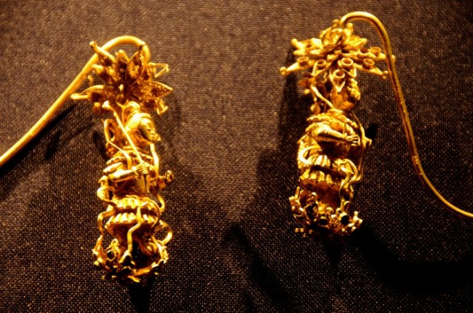 two gold pieces from the same era