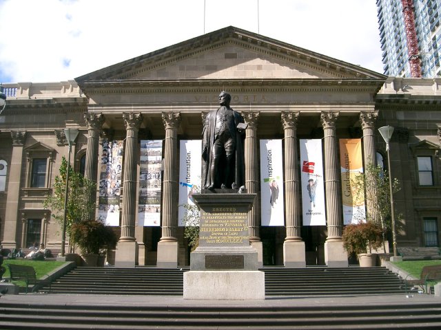 there is a statue on a pedestal in front of a building