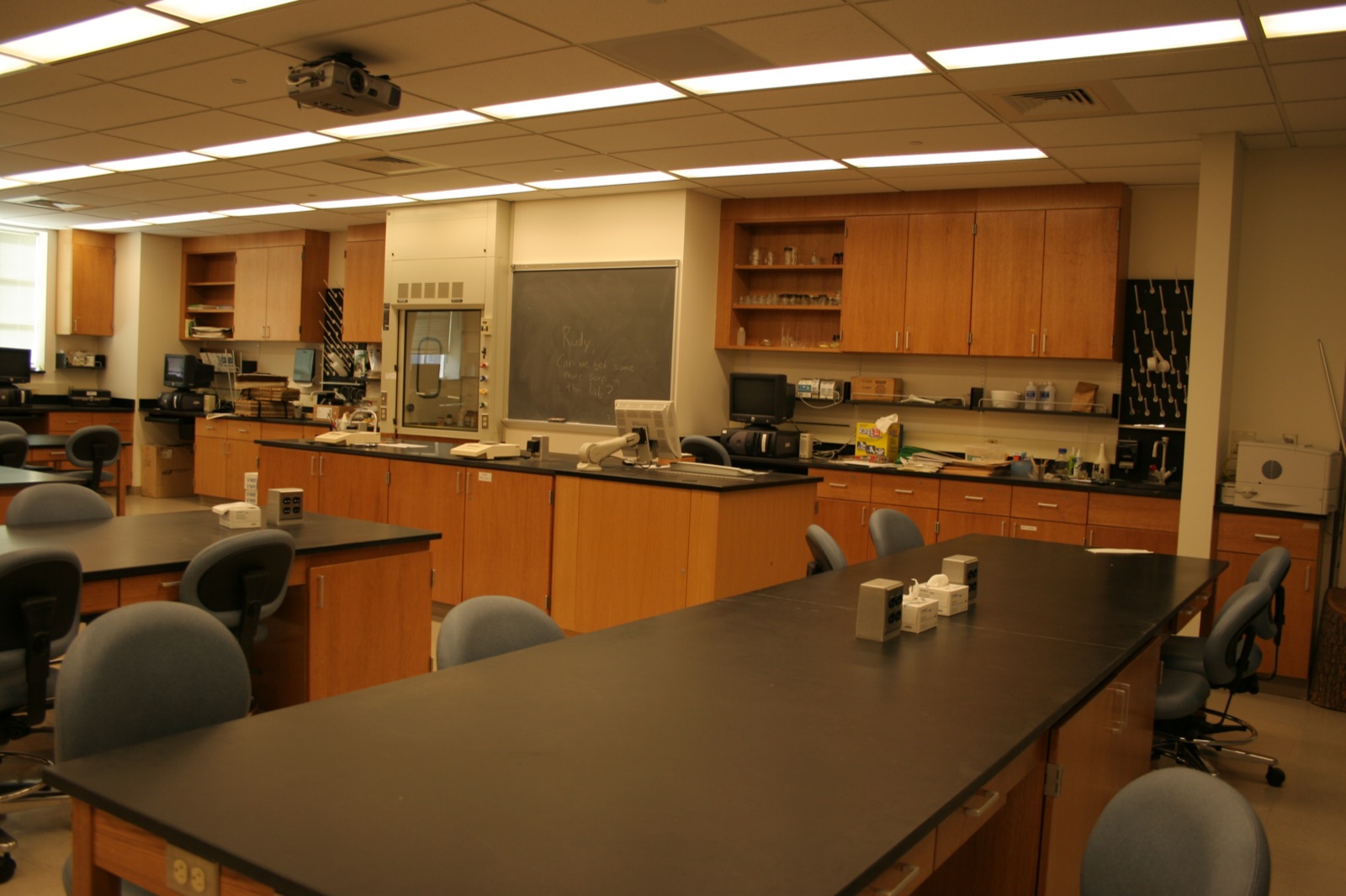 the view into a science lab with lots of tables