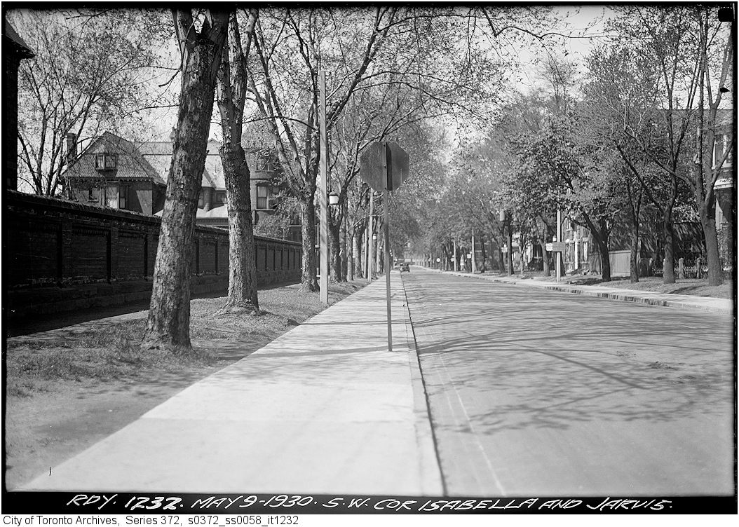 a black and white po of an empty street