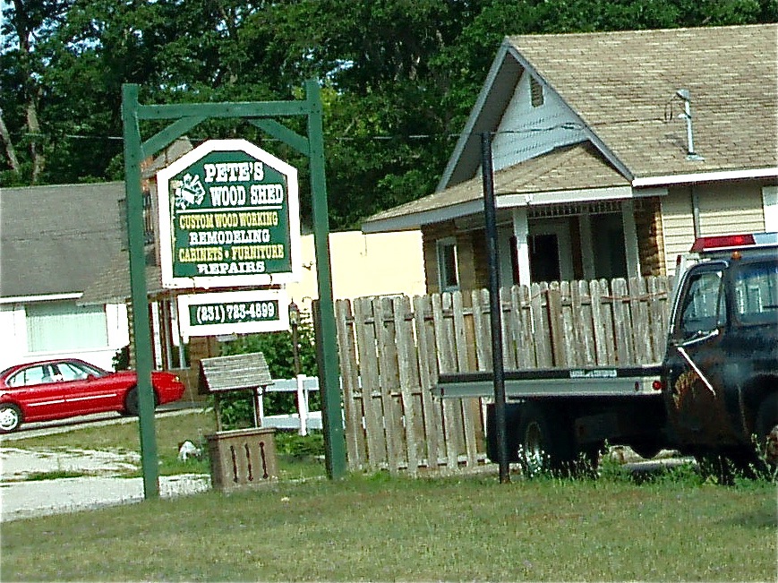 the street sign is for this residential neighborhood