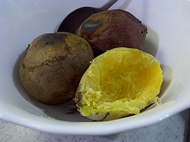 a bowl with yellow inside and two brown outside
