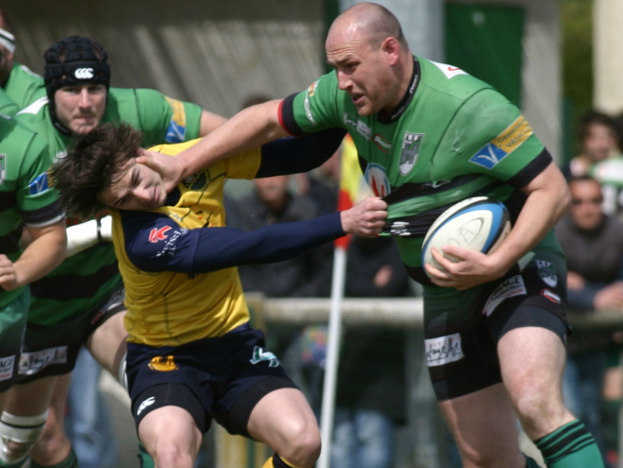 a player on the opposing team tries to avoid a tackle