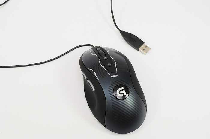 a computer mouse with a usb cable connected