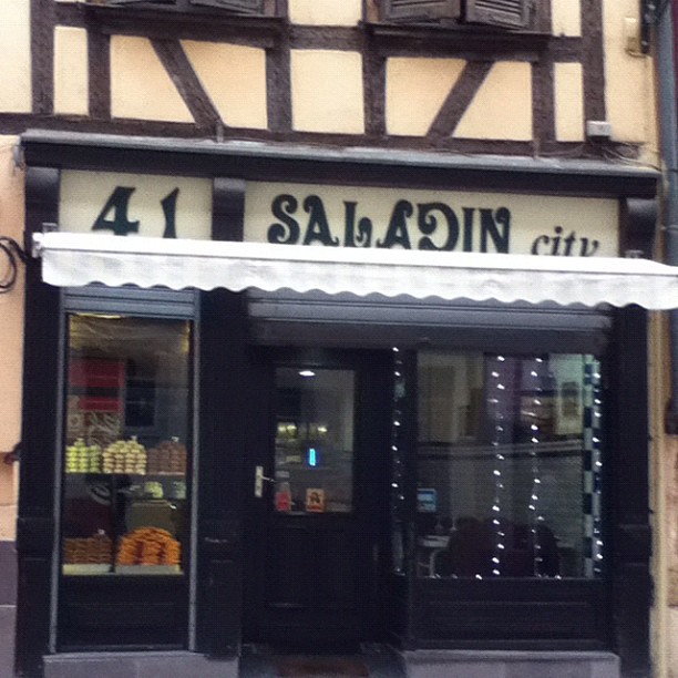 a building with a sign that reads saladin ciut in english