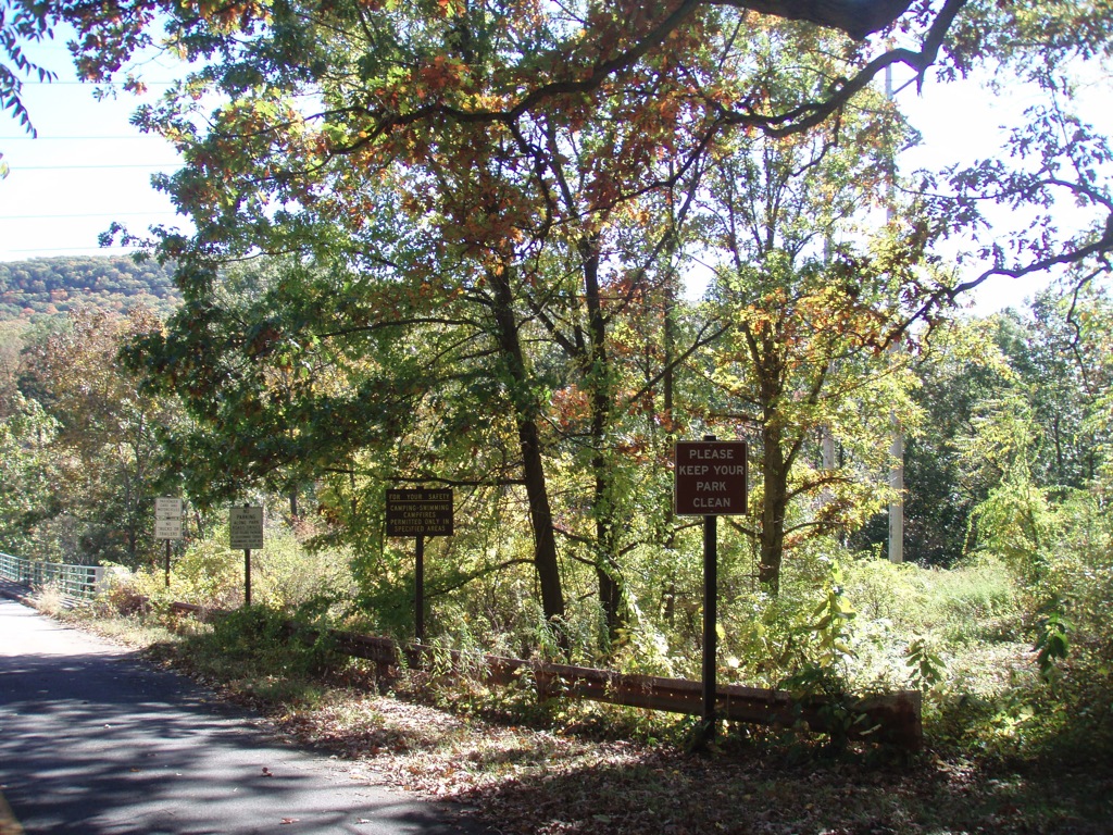 there are signs in the park to point out where to go