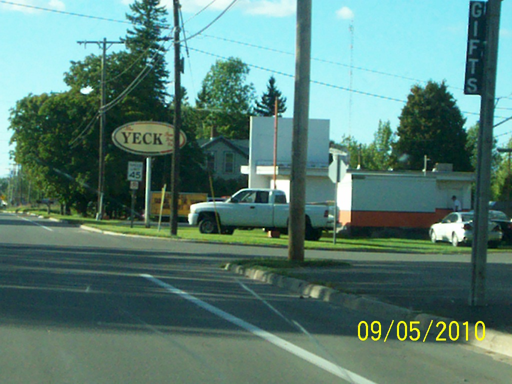 cars parked in front of the fedch in the city