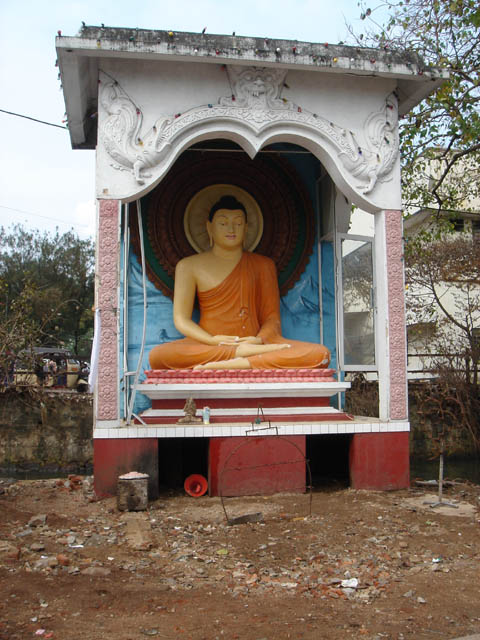 a statue sitting in front of a building