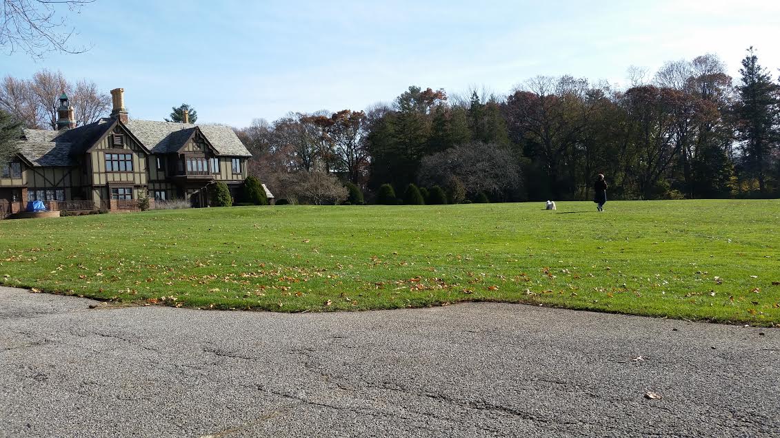 this old farmhouse is near the edge of a field